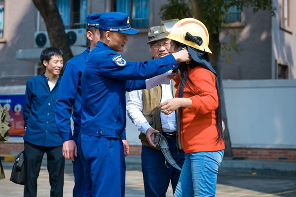 首个“电影编导进消防”采风活动在惠州举行